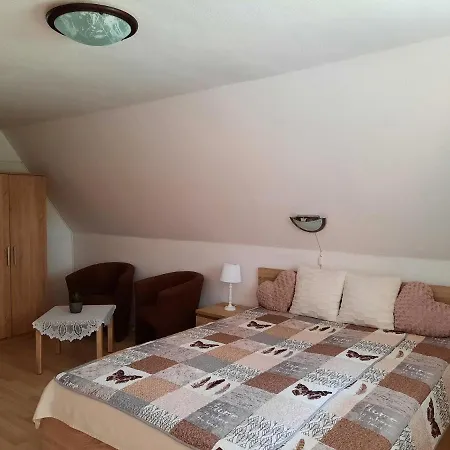 Dora Apartmanhaz アパート