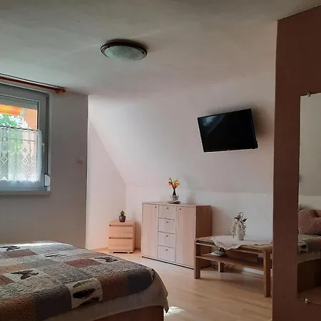 Dora Apartmanhaz アパート