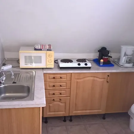 Dora Apartmanhaz アパート